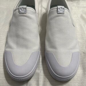 Adidas Men's Nizza White Slip-On Loafers, size 12